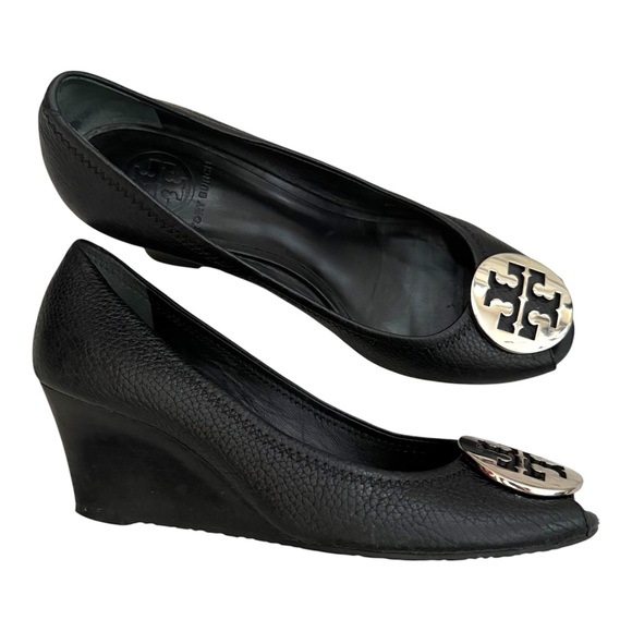 Tory Burch Black Pebbled Leather Logo Wedge Heels – Size 8 Designer Pumps